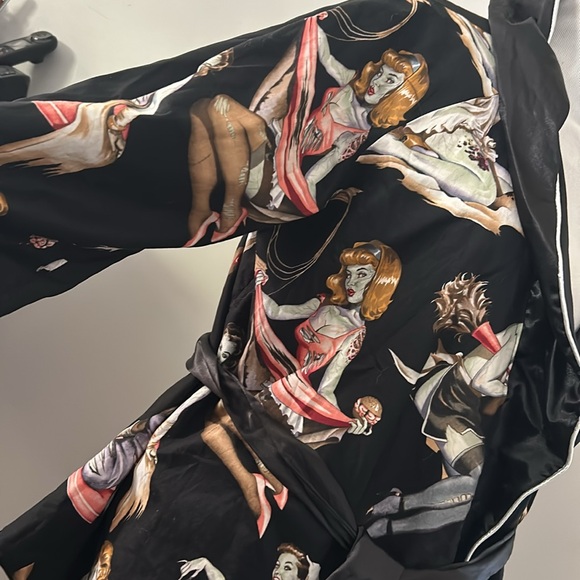 VTG Alexander Henry Zombie Pin Up Smoking Jacket-unisex - Picture 4 of 14